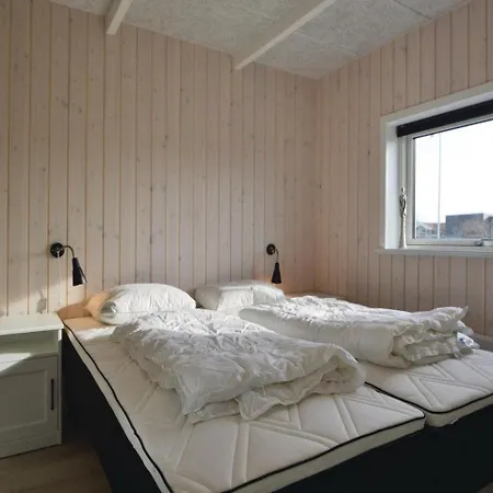 בית נופש Two Bedroom Holiday In *