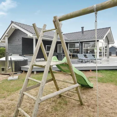 Two Bedroom Holiday In Hejls