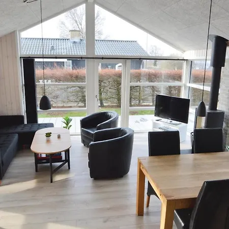 Two Bedroom Holiday In *