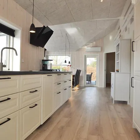 בית נופש Two Bedroom Holiday In *